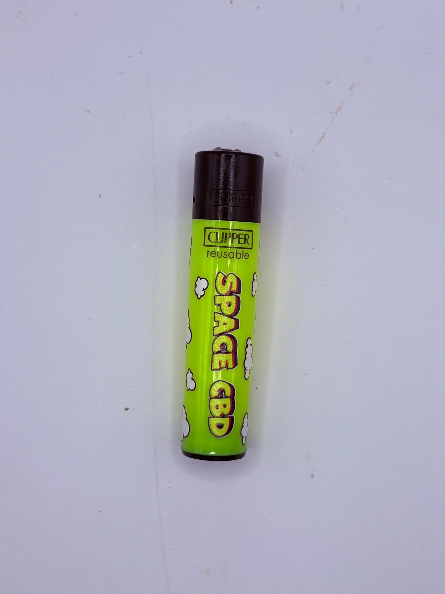 Clipper Space CBD vert, logo jaune et nuages blancs
