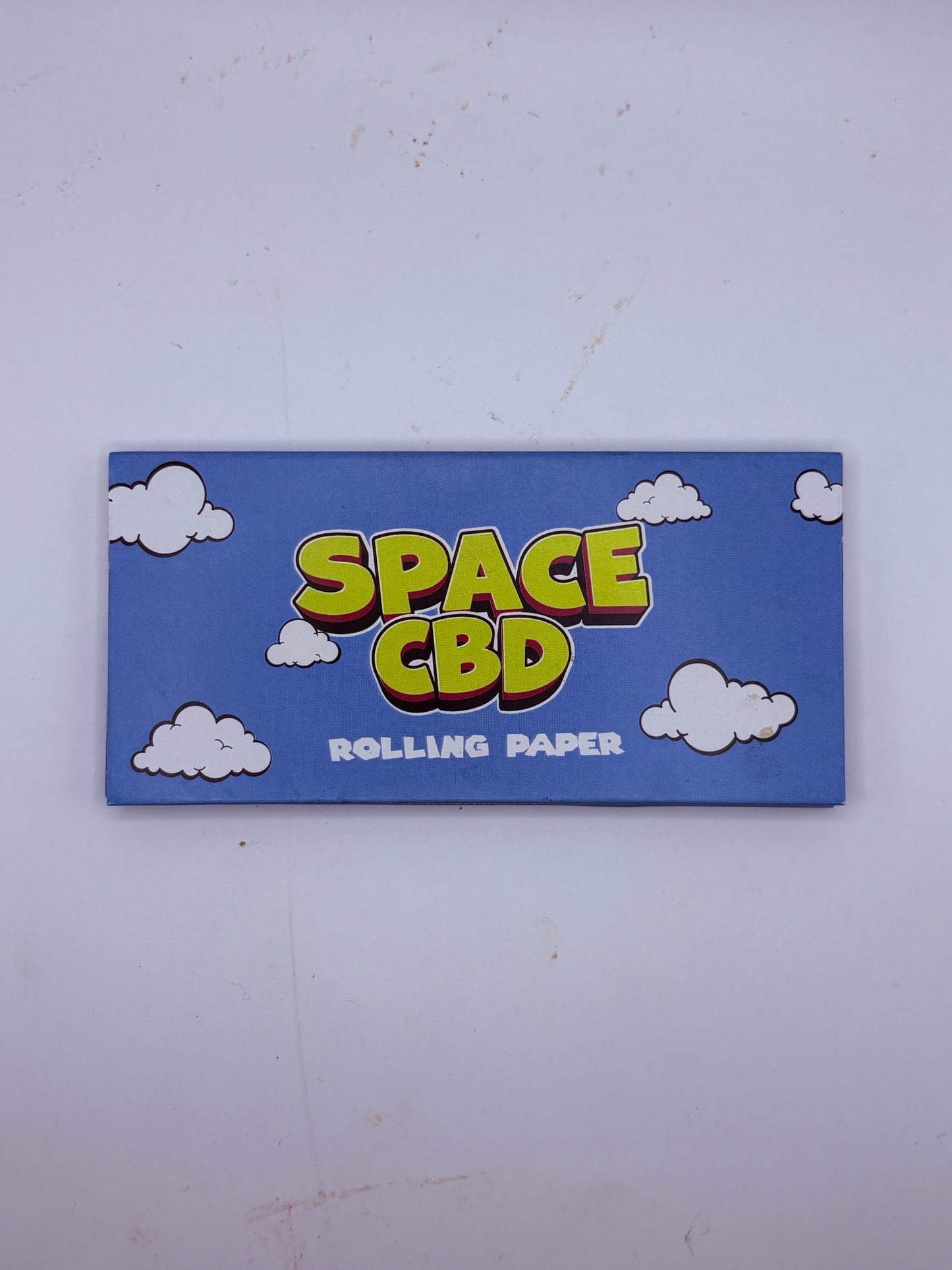 Carnet de feuilles à rouler Space CBD Rolling Paper, couverture bleu ciel et nuages
