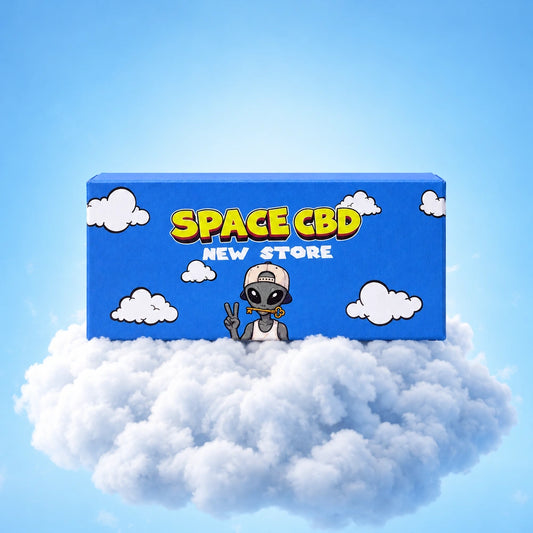 Carnet de feuilles à rouler Space CBD New Store — sur fond de nuage