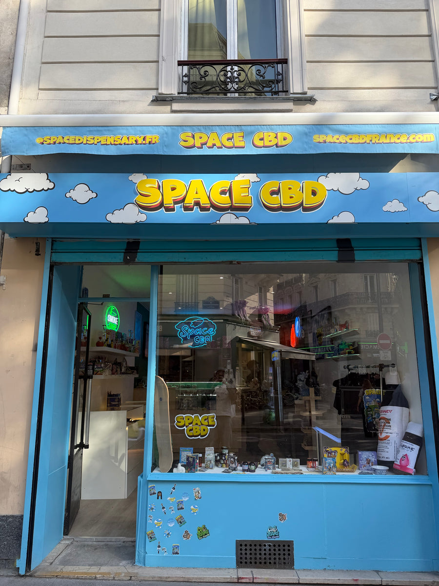 Devanture du shop Space CBD au 76 rue Marguerite de Rochechouart, Paris 9e