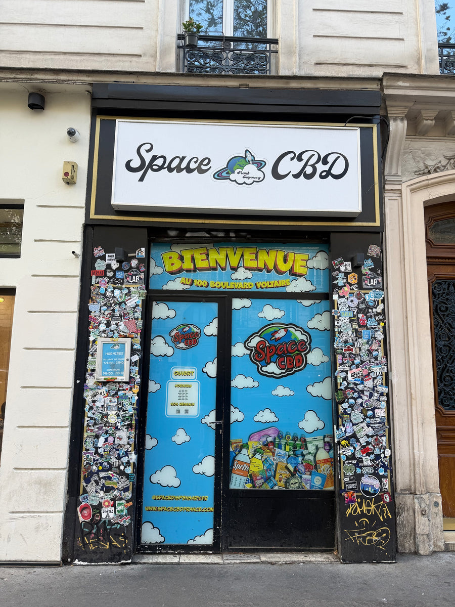 Devanture du shop Space CBD au 100 boulevard Voltaire, Paris 11e